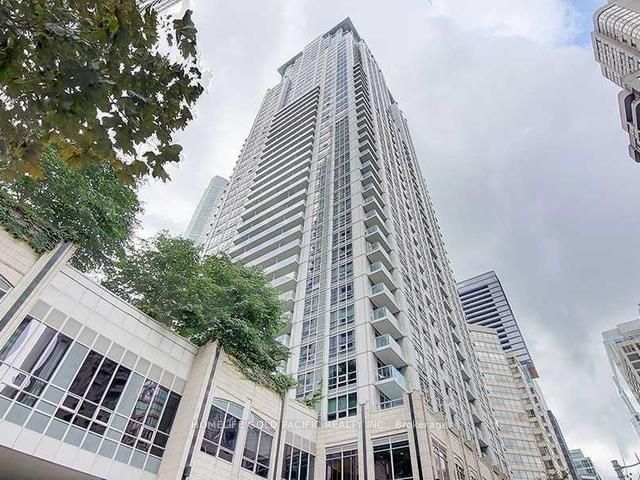 home for lease on 1410-761 Bay Street