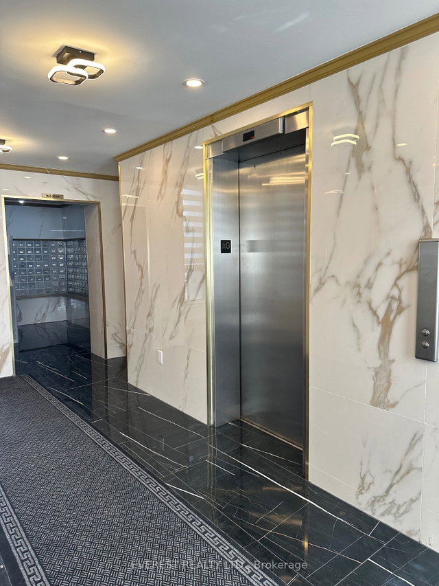 1406 - 10 Sunny Glenway