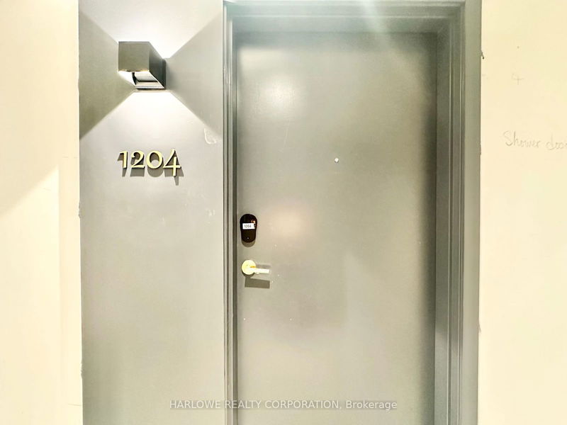 home for lease on 1204-543 Richmond Street W