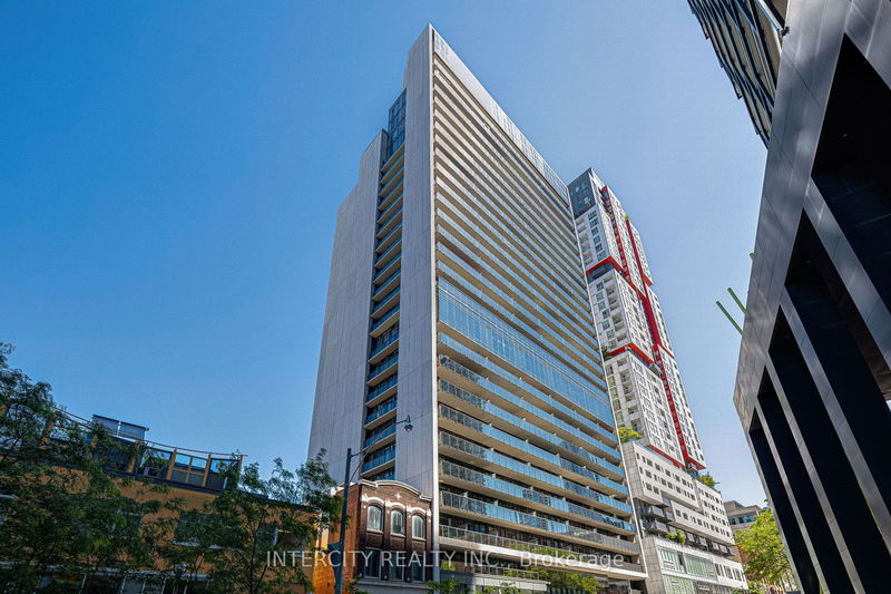 home for lease on 2003-330 Richmond Street W