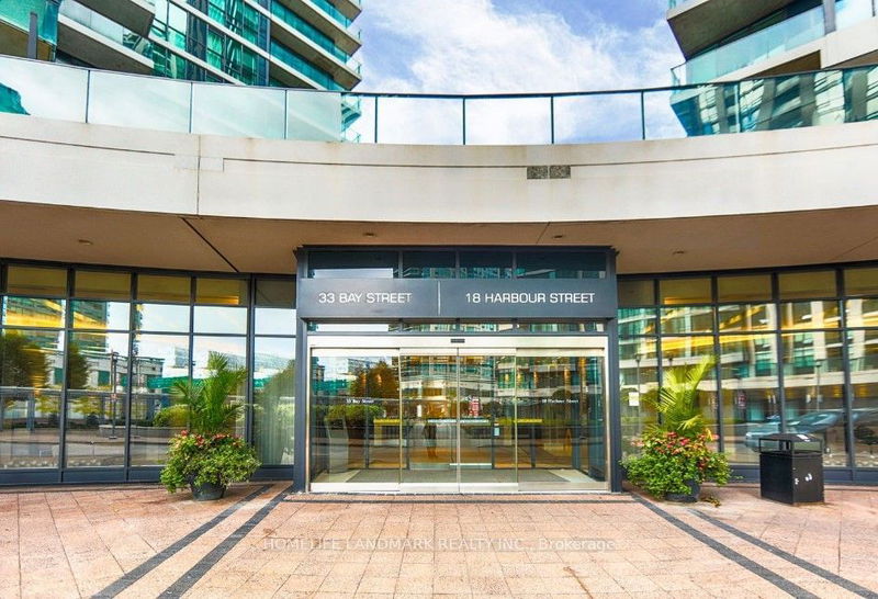 home for lease on 207-33 Bay Street