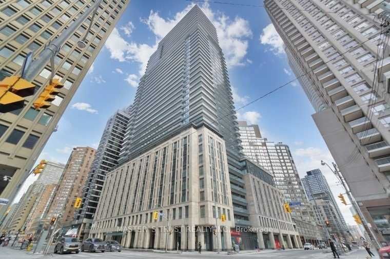 home for lease on 2407-955 Bay Street