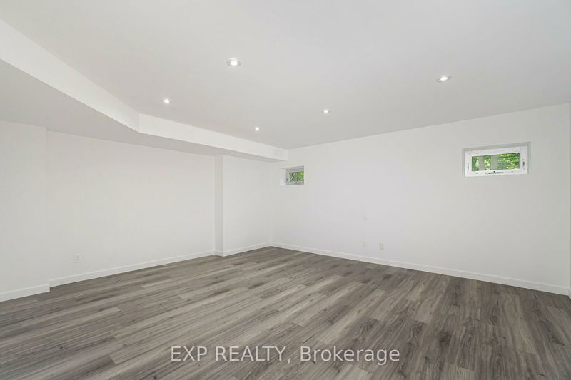 561 Arlington Ave  Toronto, M6C 3A6 | Image 27