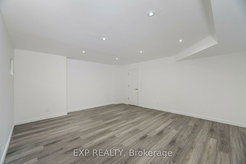 561 Arlington Ave  Toronto, M6C 3A6 | Image 28