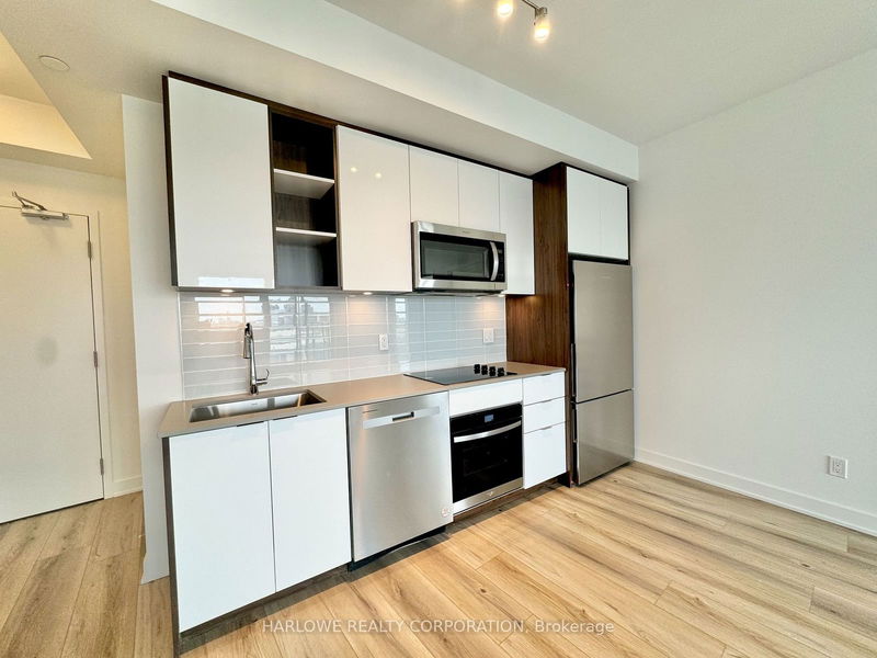 home for lease on 1129-543 Richmond Street W