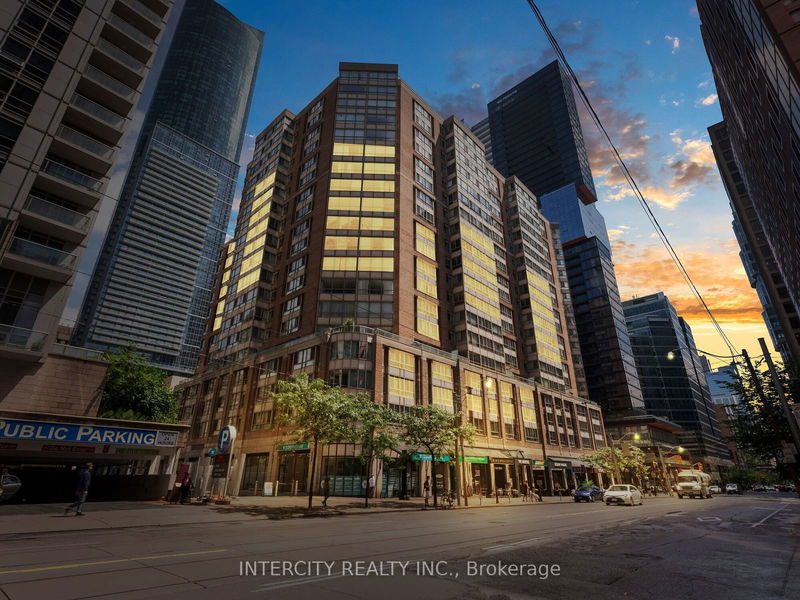 home for sale on 509-717 Bay Street