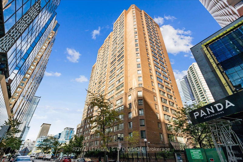 home for lease on 2402-633 Bay Street
