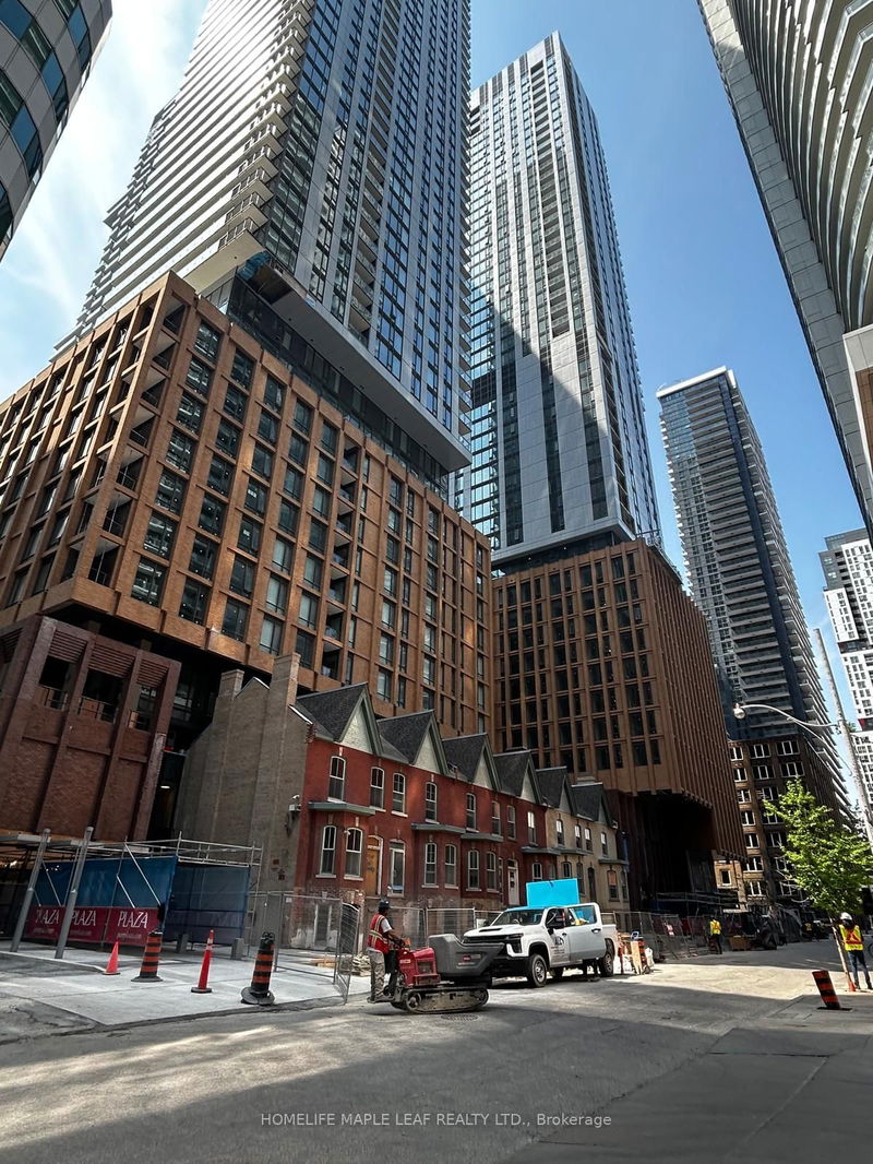 home for lease on 2921-28 Widmer Street N