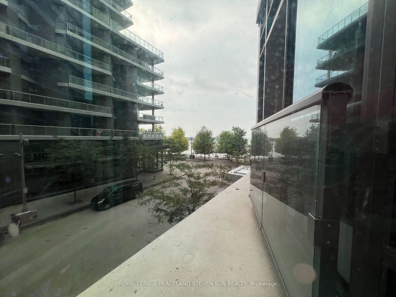 home for lease on 216-55 Merchants' Wharf