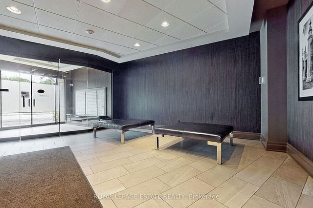 207 - 901 Queen Street