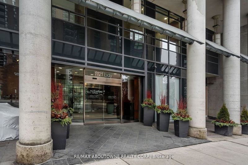 home for lease on 203-1121 Bay Street
