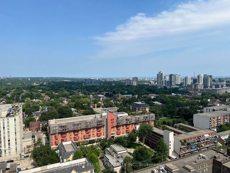 home for lease on 2104-159 Wellesley Street E