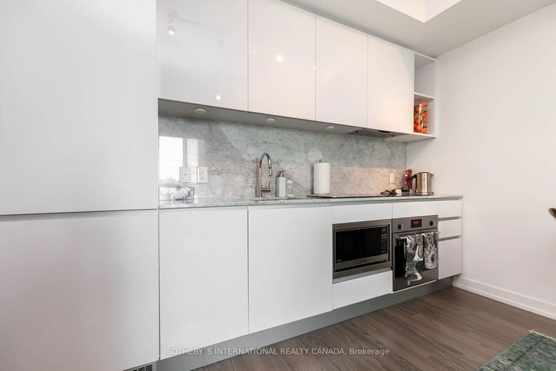  424 - 377 Madison Ave  Toronto, M4V 3E1 | Image 12