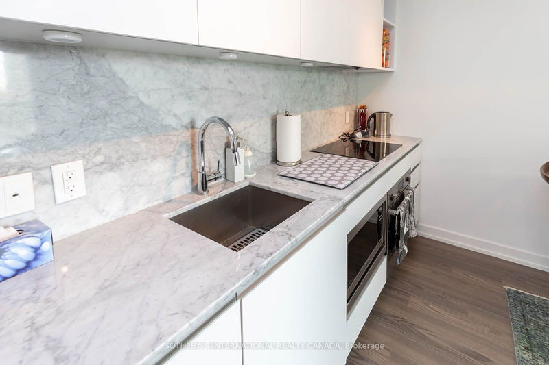  424 - 377 Madison Ave  Toronto, M4V 3E1 | Image 15