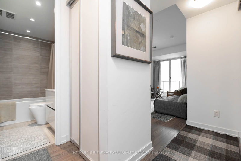  424 - 377 Madison Ave  Toronto, M4V 3E1 | Image 16