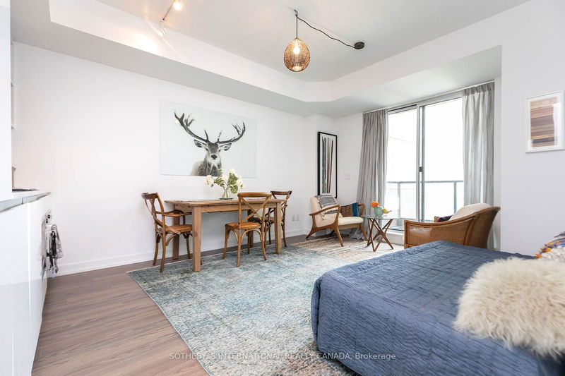  424 - 377 Madison Ave  Toronto, M4V 3E1 | Image 3