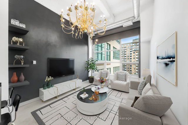 401 - 135 Dalhousie Street