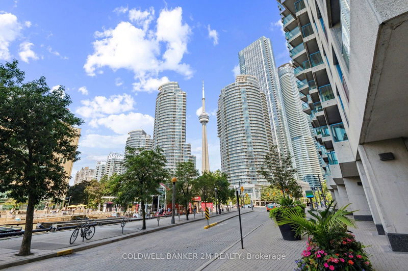  406 - 77 Harbour Sq  Toronto, M5J 2S2 | Image 33