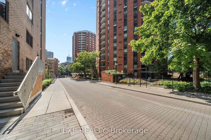  1905 - 77 Maitland Pl  Toronto, M4Y 2V6 | Image 2