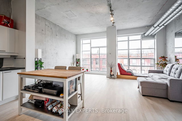 411 - 955 Queen Street