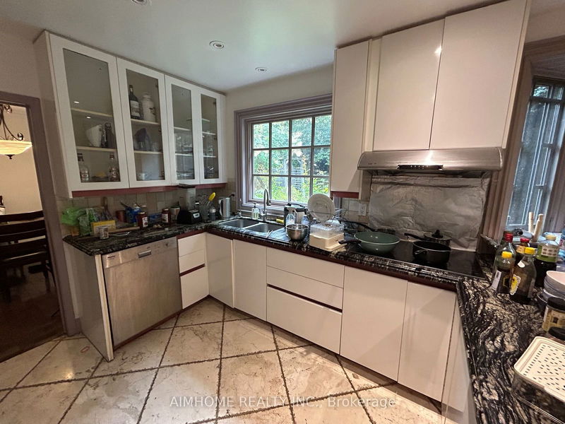 home for lease on Room-19 Colonnade Road