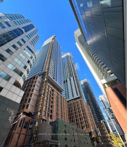 home for lease on 913-8 widmer Street N