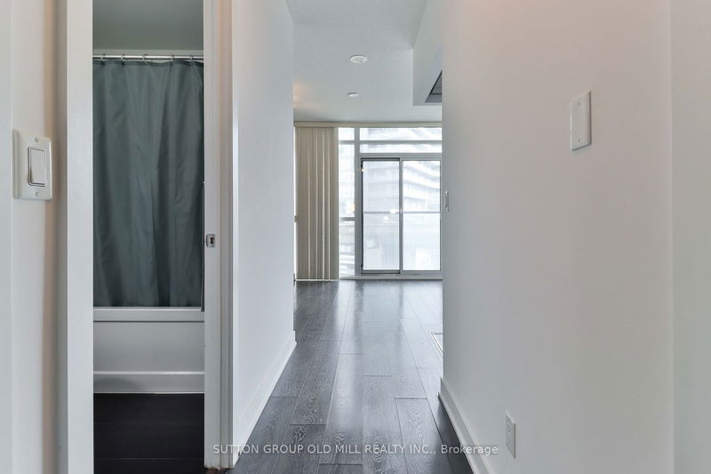  517 - 169 Fort York Blvd  Toronto, M5V 0C8 | Image 5