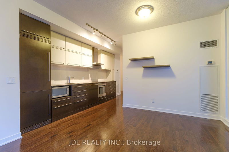  1410 - 770 Bay St  Toronto, M5G 1N6 | Image 10