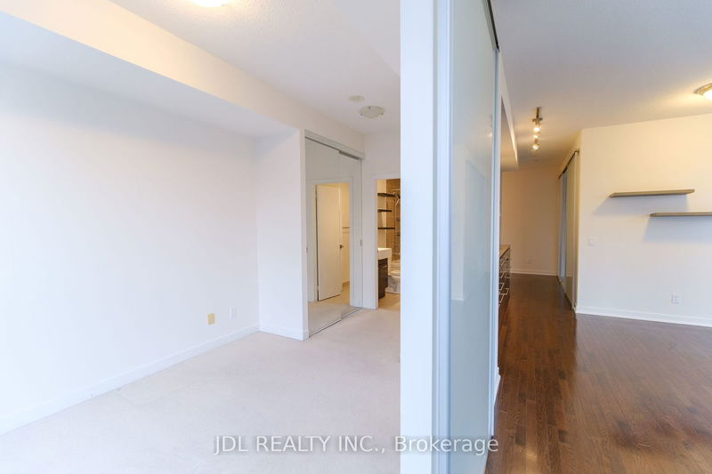  1410 - 770 Bay St  Toronto, M5G 1N6 | Image 15