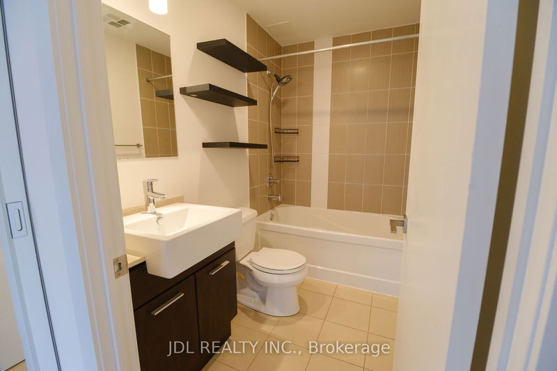  1410 - 770 Bay St  Toronto, M5G 1N6 | Image 22