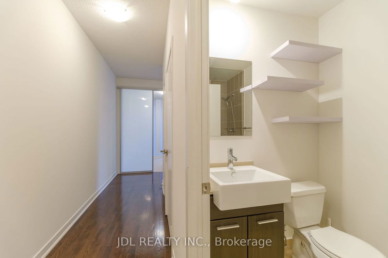  1410 - 770 Bay St  Toronto, M5G 1N6 | Image 26