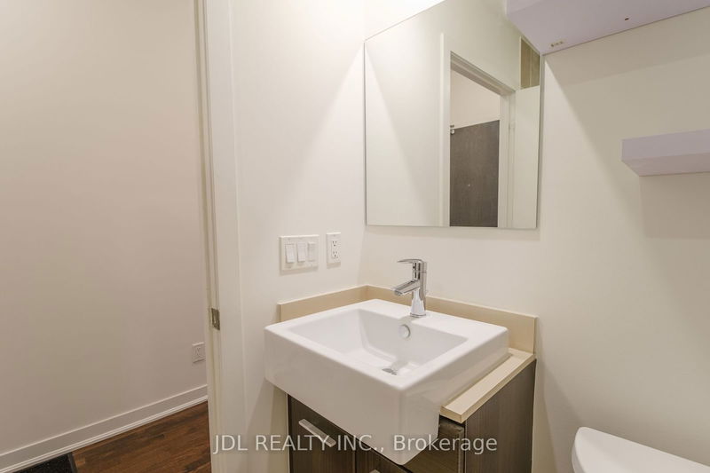  1410 - 770 Bay St  Toronto, M5G 1N6 | Image 27