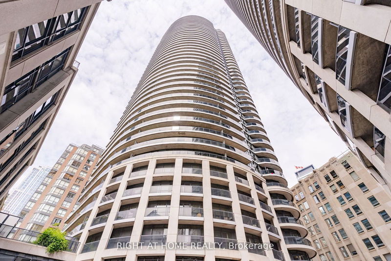 home for lease on 2610-21 Carlton Street