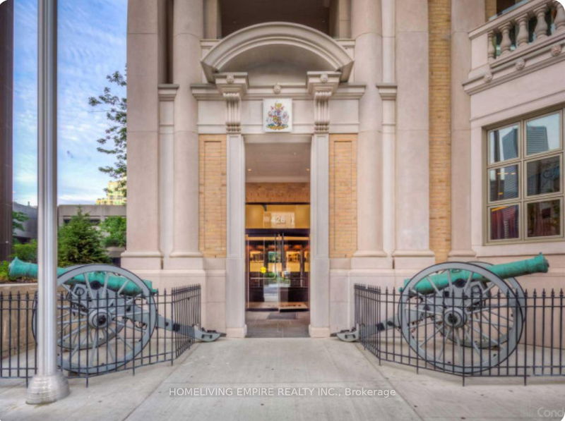 home for sale on 2706-426 University Avenue
