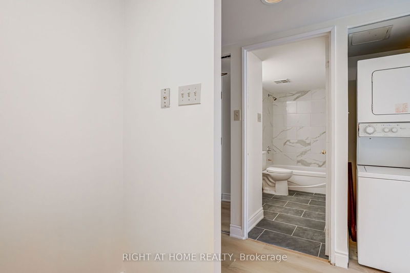  506 - 736 Bay St  Toronto, M5G 2M4 | Image 20