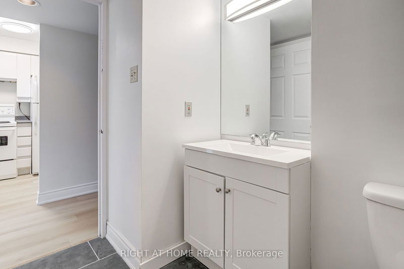  506 - 736 Bay St  Toronto, M5G 2M4 | Image 25