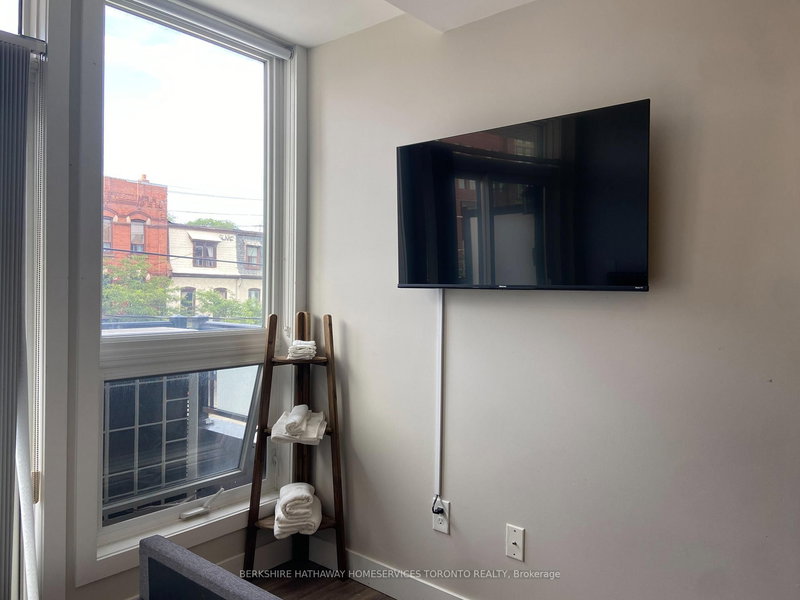 202 - 335 College St, Toronto, M5T 1S2 | Image 3