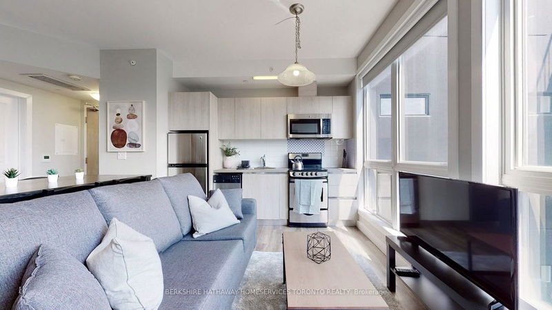 home for lease on 404-335 College Street
