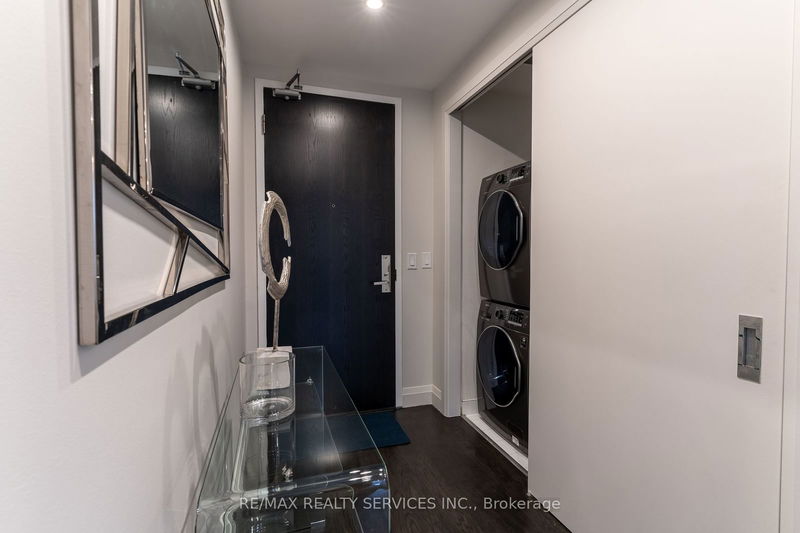 home for lease on 1603-224 King Street