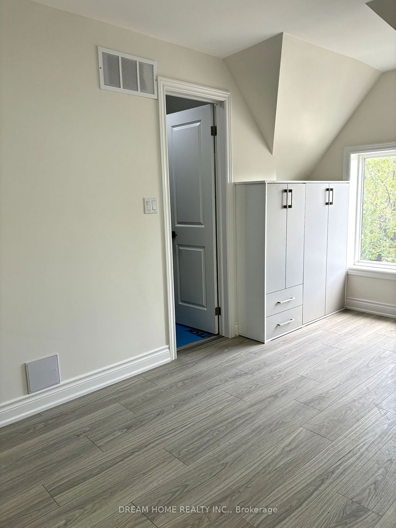 home for lease on 301-643 Bathurst Street