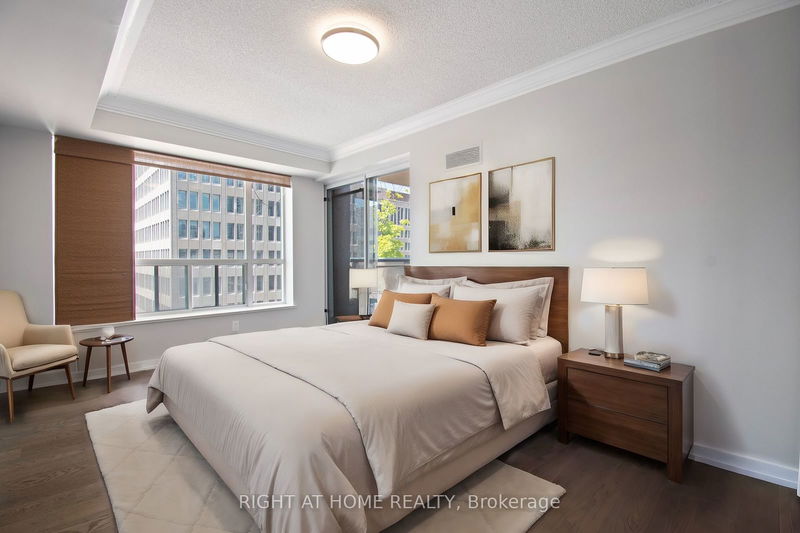 home for lease on 1008-889 Bay Street