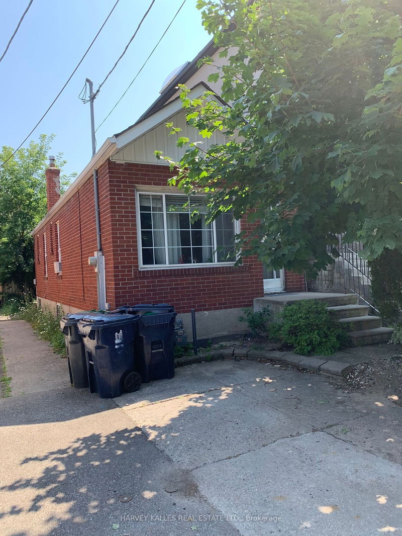 home for lease on Main-13 Lanark Avenue
