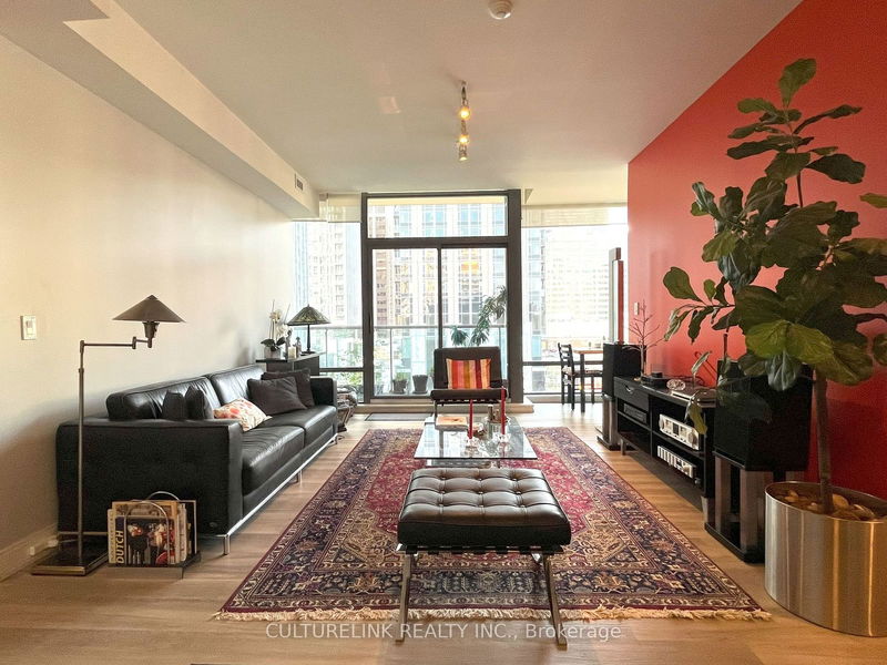 home for lease on 702-21 Scollard Street