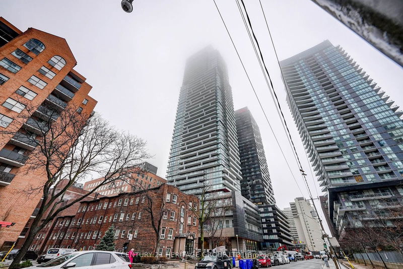 home for lease on 4108-39 Roehampton Avenue