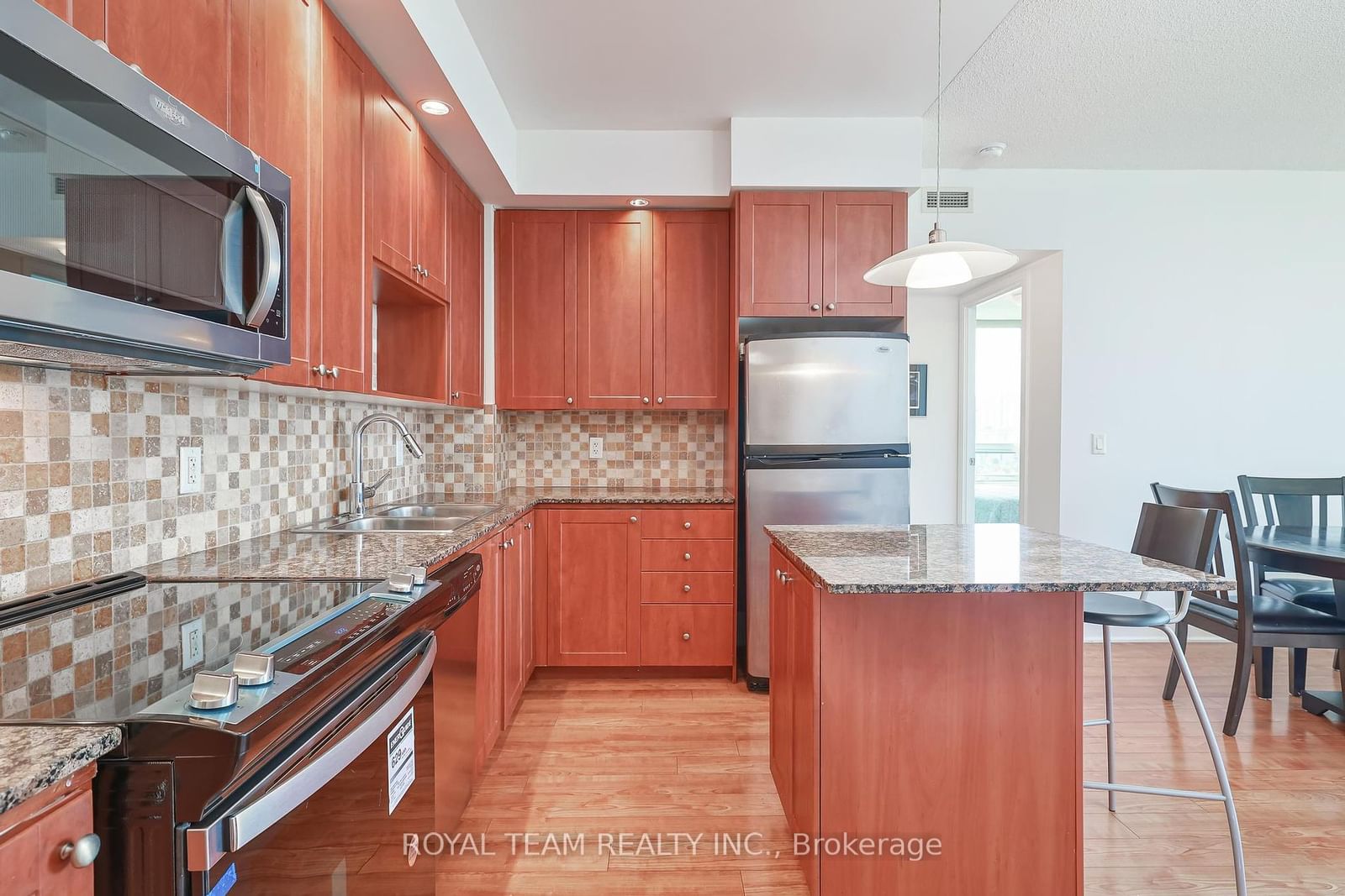 Listing Image 7