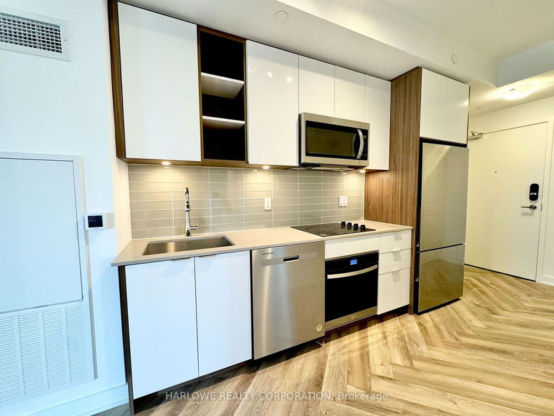 home for lease on 633-543 Richmond Street W