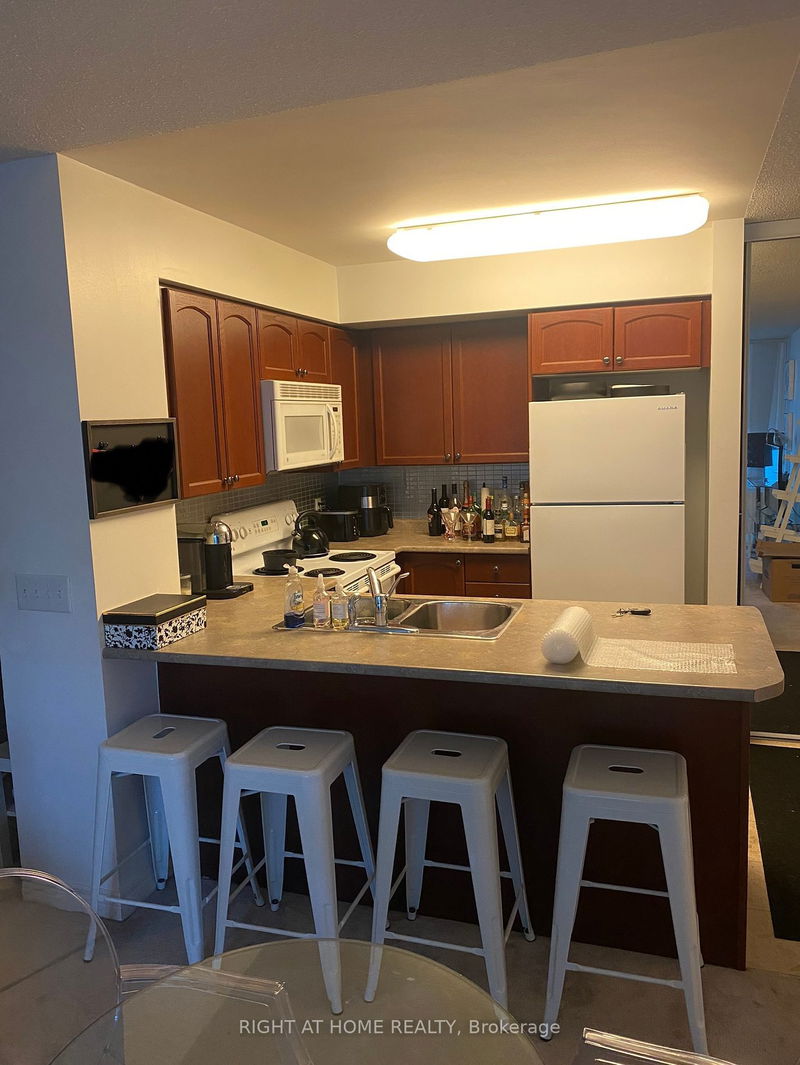 home for lease on 507-30 Grand Trunk Crescent