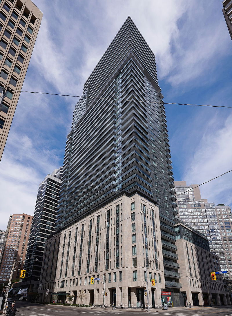 home for lease on 421-955 Bay Street N