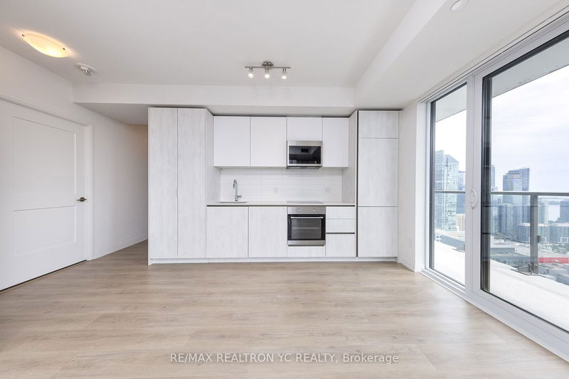 home for lease on 5012-8 Widmer Street