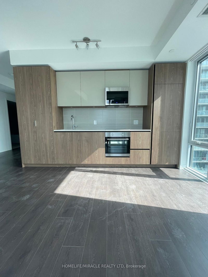 home for lease on 2925-28 Widmer Street